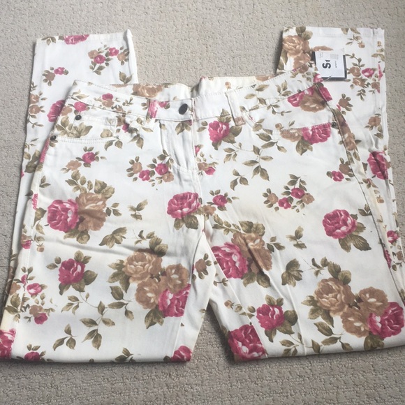Floral  White Denim Jeans - Picture 2 of 15